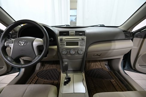 Used 2011 Toyota Camry image 2