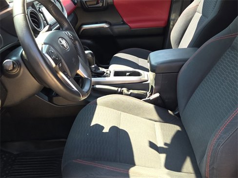 Used 2016 Toyota Tacoma SR5 image 17