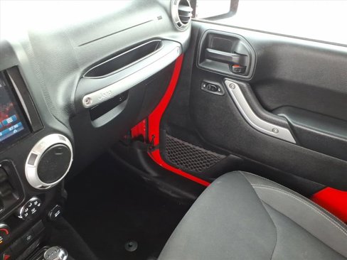Used 2017 Jeep Wrangler Unlimited Sahara image 25