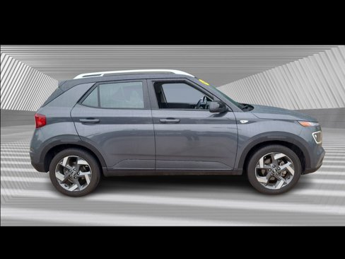 Used 2024 Hyundai Venue Limited image 3