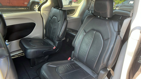 Used 2017 Chrysler Pacifica Touring-L image 22