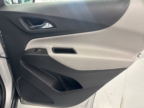 Used 2021 Chevrolet Equinox LS image 30
