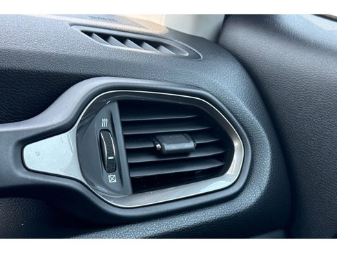 Used 2022 Jeep Renegade Latitude image 29