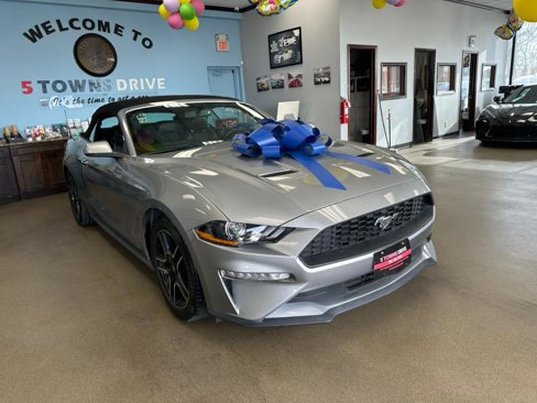 Used 2020 Ford Mustang Premium image 11