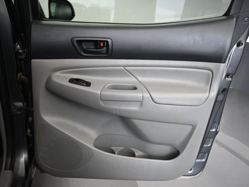 Used 2014 Toyota Tacoma PreRunner image 31