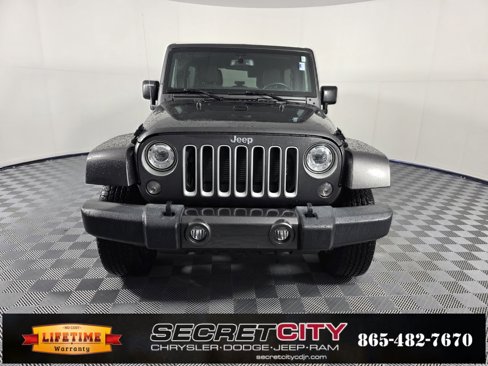 Used 2018 Jeep Wrangler Unlimited Sahara image 2