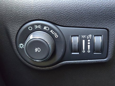 New 2025 Jeep Compass Latitude image 30
