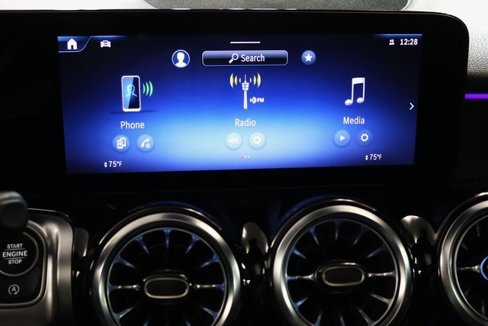 Used 2025 Mercedes-Benz GLB 250 4MATIC image 7