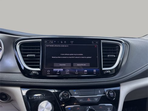 Used 2022 Chrysler Pacifica Touring-L image 13