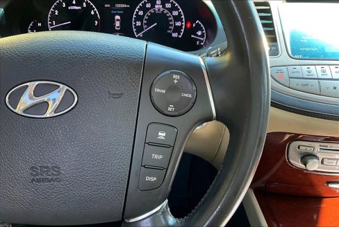 Used 2013 Hyundai Genesis 3.8 w/ Technology Pkg image 16