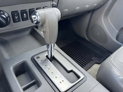 Used 2012 Nissan Frontier SL image 23