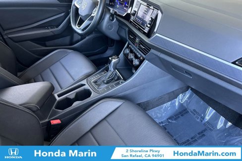 Used 2024 Volkswagen Jetta SE image 18