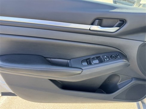 Used 2022 Nissan Altima 2.5 SV image 11