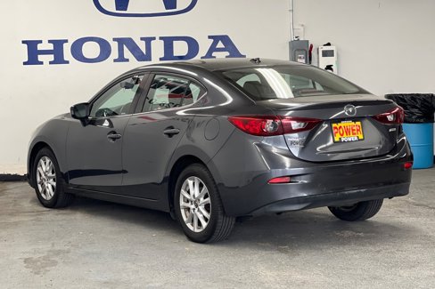 Used 2016 MAZDA MAZDA3 i Touring w/ Popular Equipment Package image 5