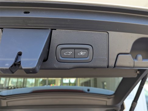 Used 2023 Volvo XC60 B5 Plus w/ Protection Package Premier image 32