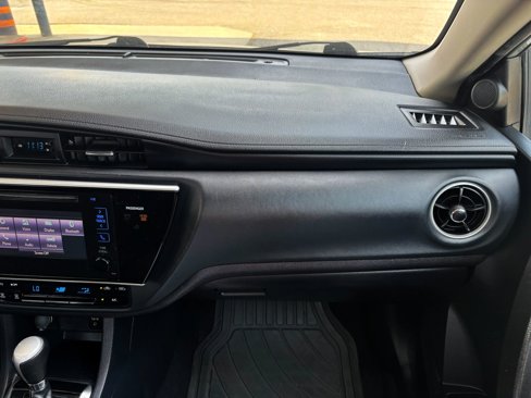 Used 2017 Toyota Corolla LE image 19