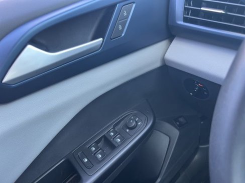Certified 2022 Volkswagen Taos SE w/ IQ.Drive SE Package image 29