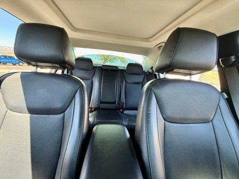 Used 2017 Chrysler 300 C image 22