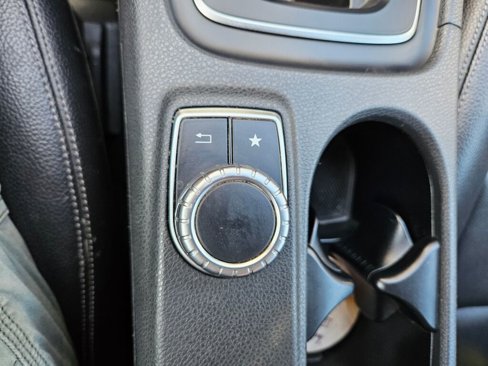 Used 2017 Mercedes-Benz GLA 250 4MATIC image 8