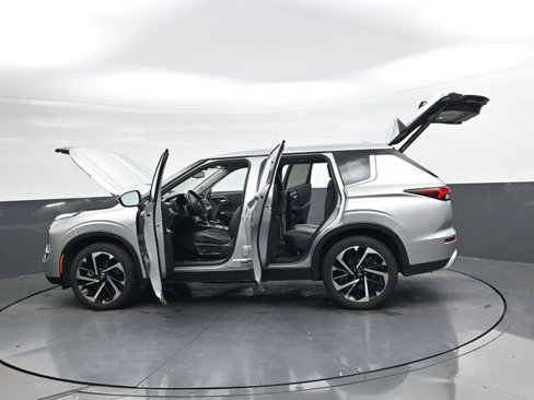 Used 2024 Mitsubishi Outlander SE image 39