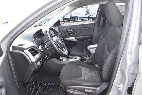 Used 2019 Jeep Cherokee Latitude image 6