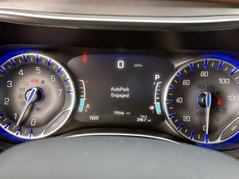 Used 2019 Chrysler Pacifica Limited w/ Tire & Wheel Group image 29