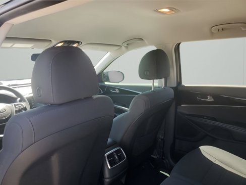 Used 2019 Kia Sorento L image 16
