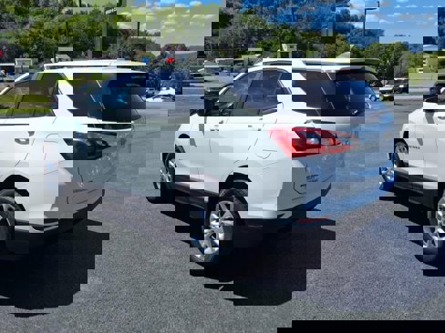 Used 2021 Chevrolet Equinox LS w/ LS Convenience Package image 4