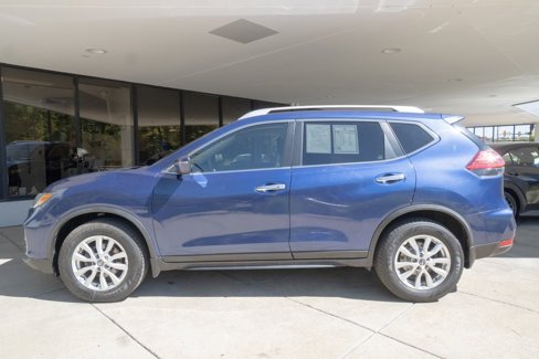 Used 2017 Nissan Rogue SV image 4