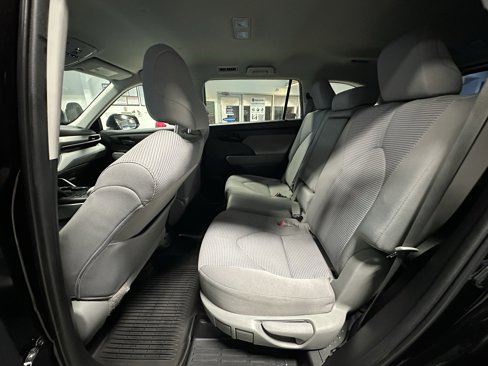 Used 2021 Toyota Highlander LE image 16
