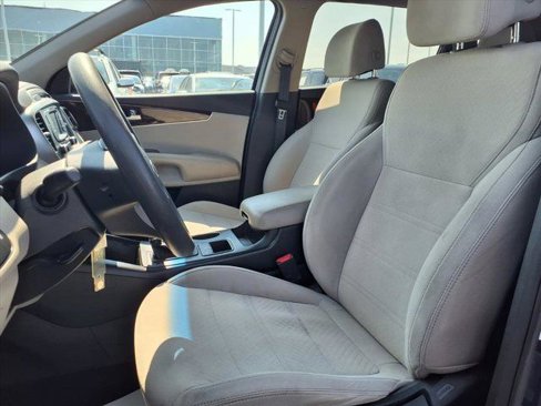 Used 2017 Kia Sorento LX image 11