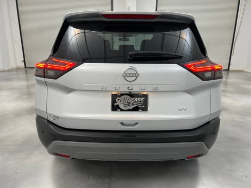 Used 2023 Nissan Rogue SV image 6