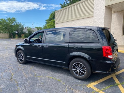 Used 2018 Dodge Grand Caravan SXT w/ Driver Convenience Group image 3