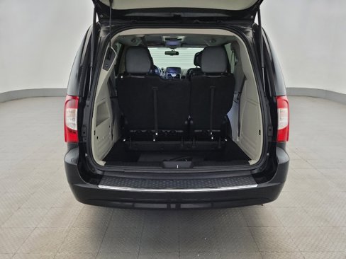 Used 2016 Chrysler Town & Country Touring w/ Driver Convenience Group image 29