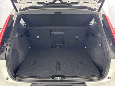 Certified 2025 Volvo XC40 B5 Plus image 24