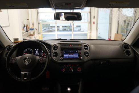 Used 2015 Volkswagen Tiguan SE image 28