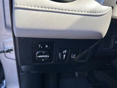 Used 2017 Toyota RAV4 Limited image 19