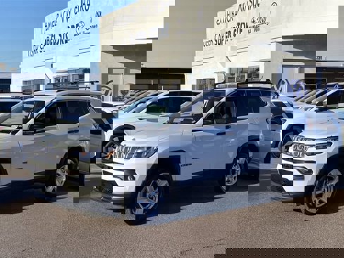 Used 2022 Jeep Compass Latitude image 4