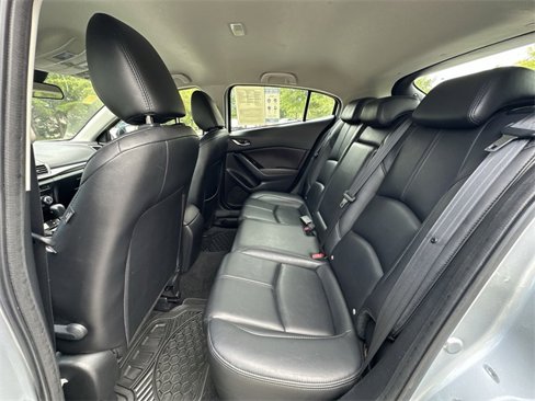 Used 2018 MAZDA MAZDA3 Touring image 23