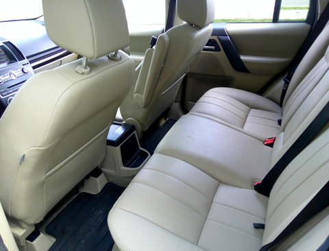 Used 2013 Land Rover LR2 image 38