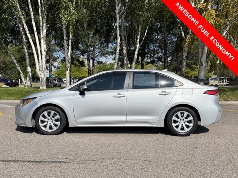 Used 2021 Toyota Corolla LE image 3