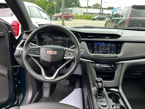 Used 2024 Cadillac XT6 Luxury image 13
