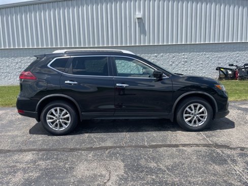Used 2018 Nissan Rogue SV image 16