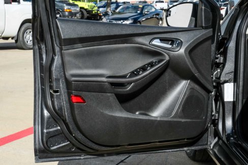 Used 2017 Ford Focus SEL image 34