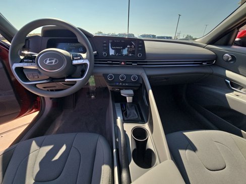 New 2025 Hyundai Elantra SE image 11