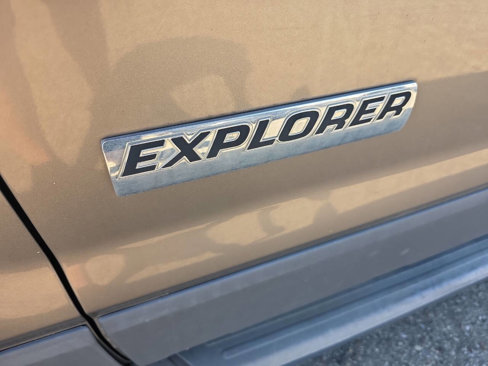 Used 2006 Ford Explorer XLT image 33