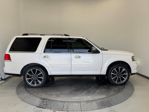 Used 2016 Lincoln Navigator Reserve image 14