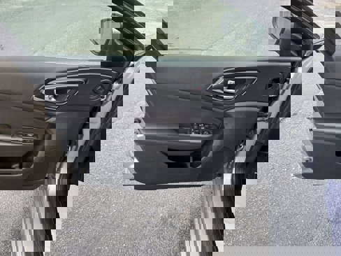 Used 2015 Chrysler 200 Limited image 6