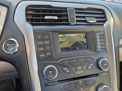 Used 2017 Ford Fusion SE image 9