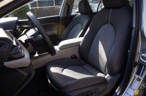Used 2022 Toyota Camry LE image 39